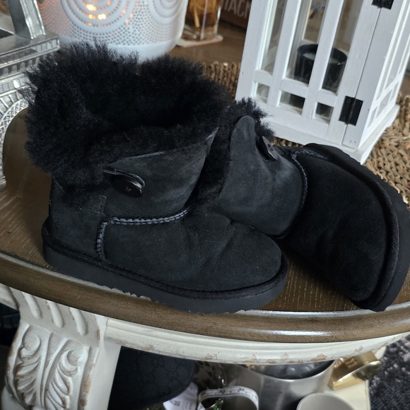 UGG - Picture 15 of 17